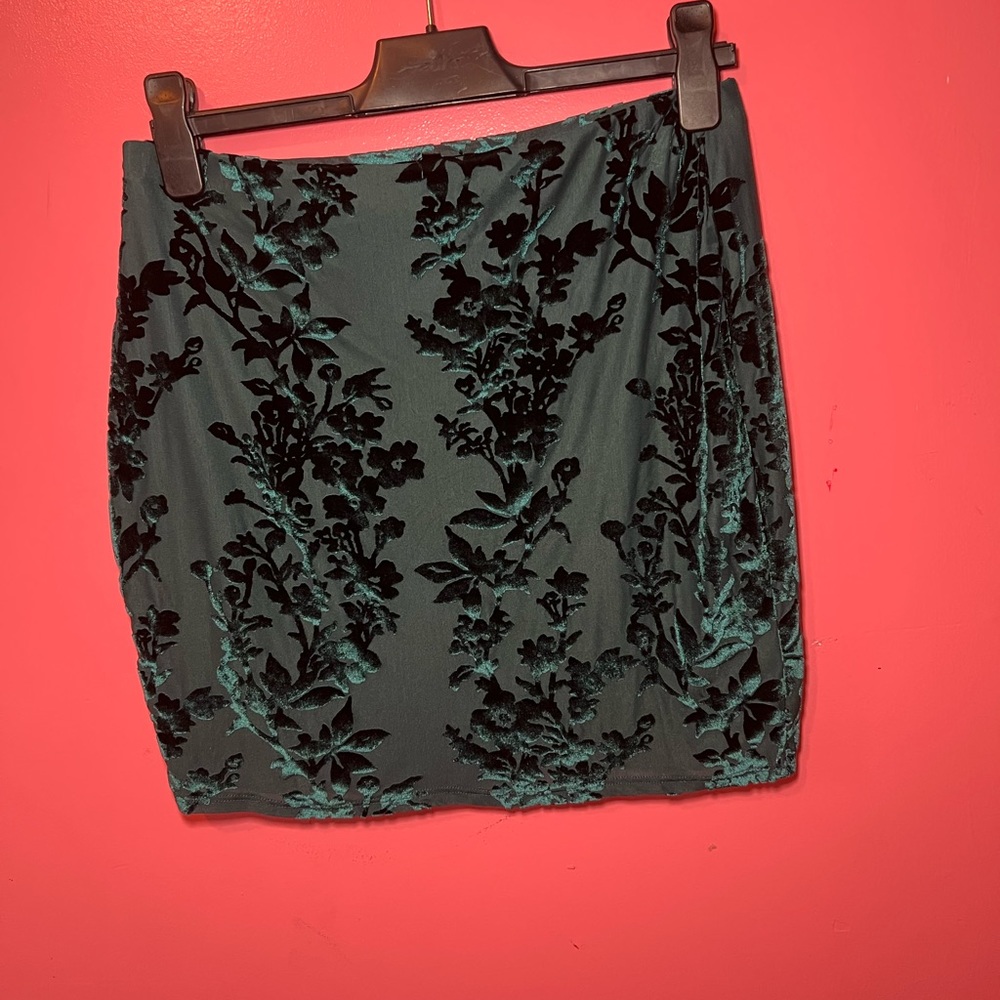 FOREST GREEN MOCK NECK LONG SLEEVE AND SKIRT SET